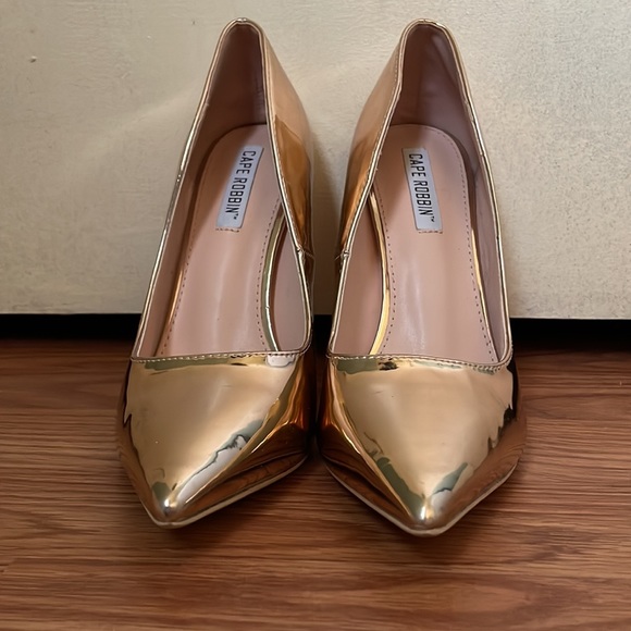 Rose gold 🌹 heels. Cape Robbin. EXCELLENT condition. Size 8. - Picture 2 of 6